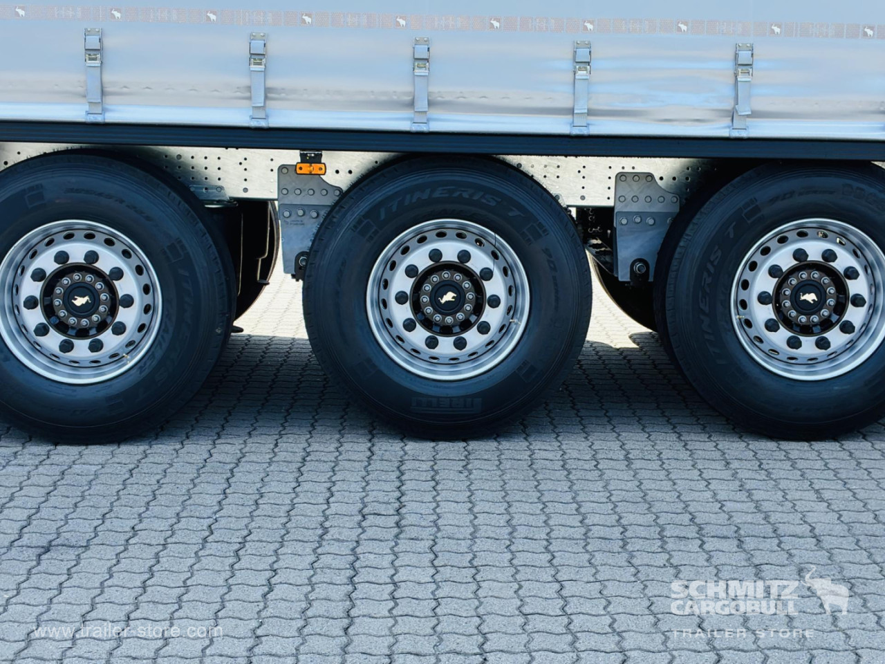 Schmitz Cargobull Curtainsider Standard Getränke 