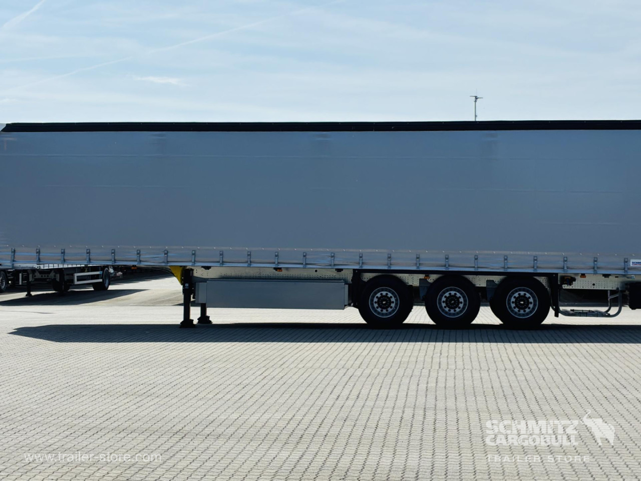 Schmitz Cargobull Curtainsider Standard Getränke 