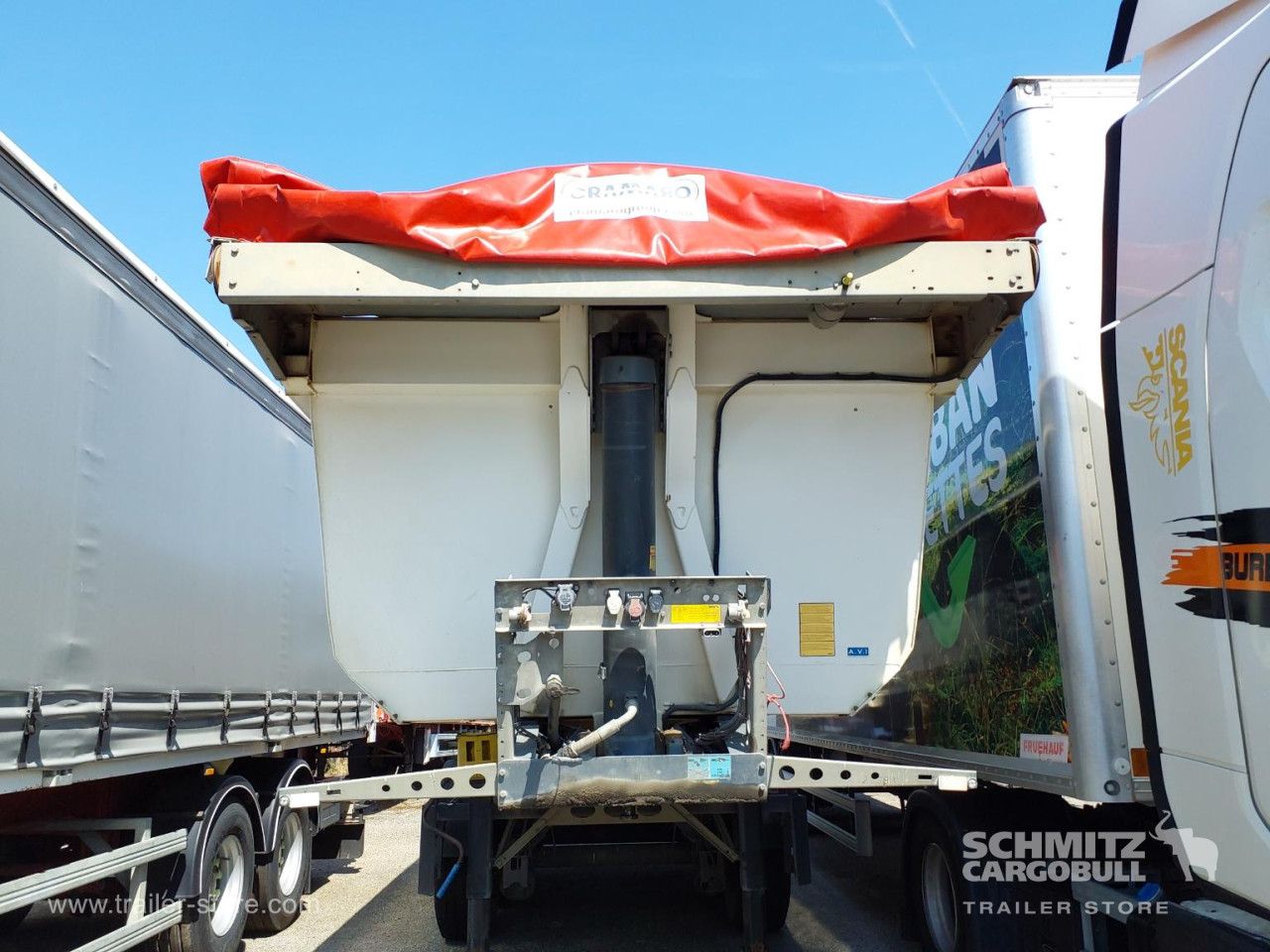 Schmitz Cargobull Semitrailer Tipper Steel half pipe body 26m³ 
