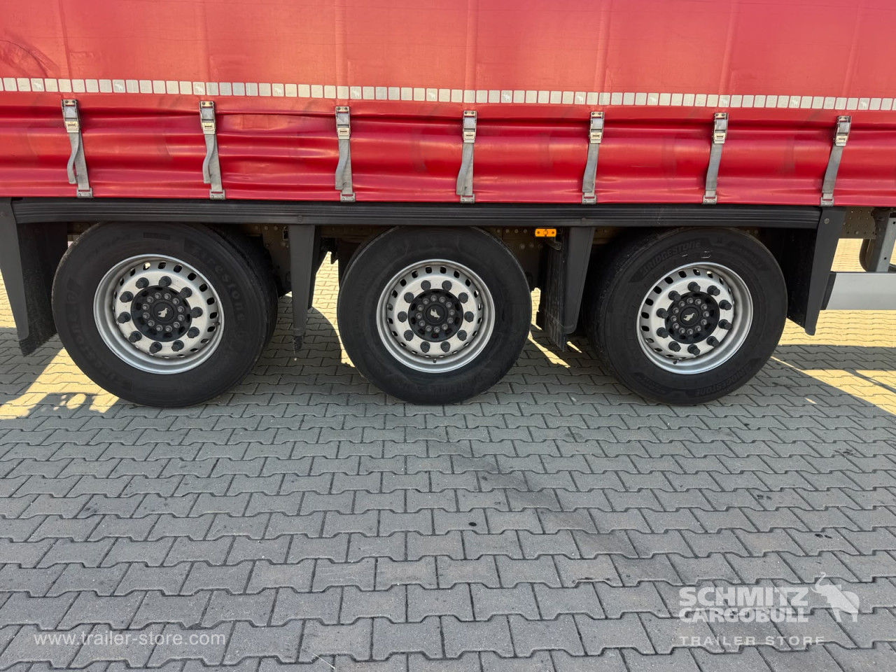 Schmitz Cargobull Curtainsider Mega 