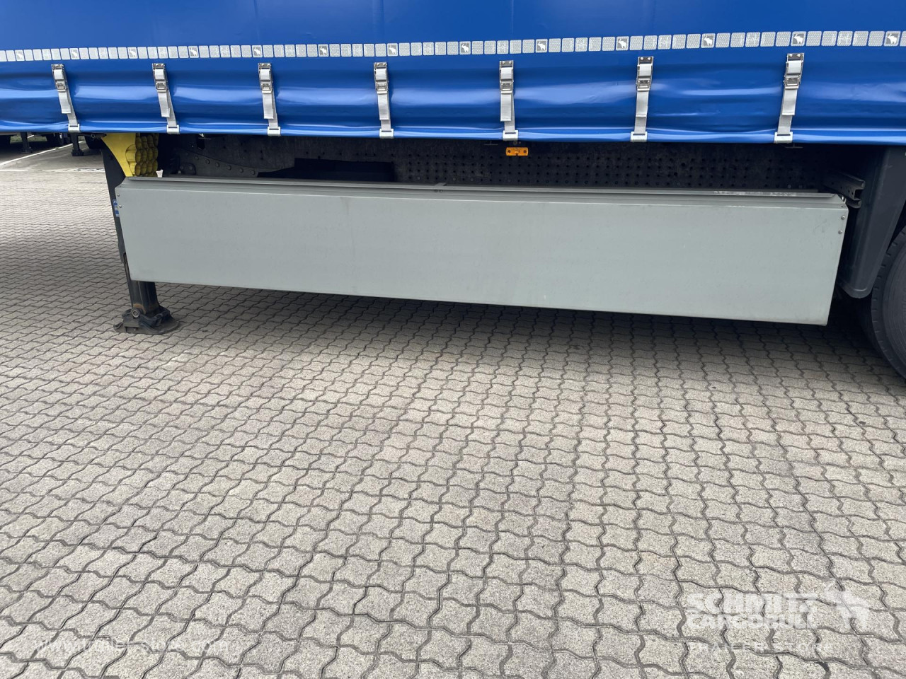 Schmitz Cargobull Curtainsider Standard Getränke 