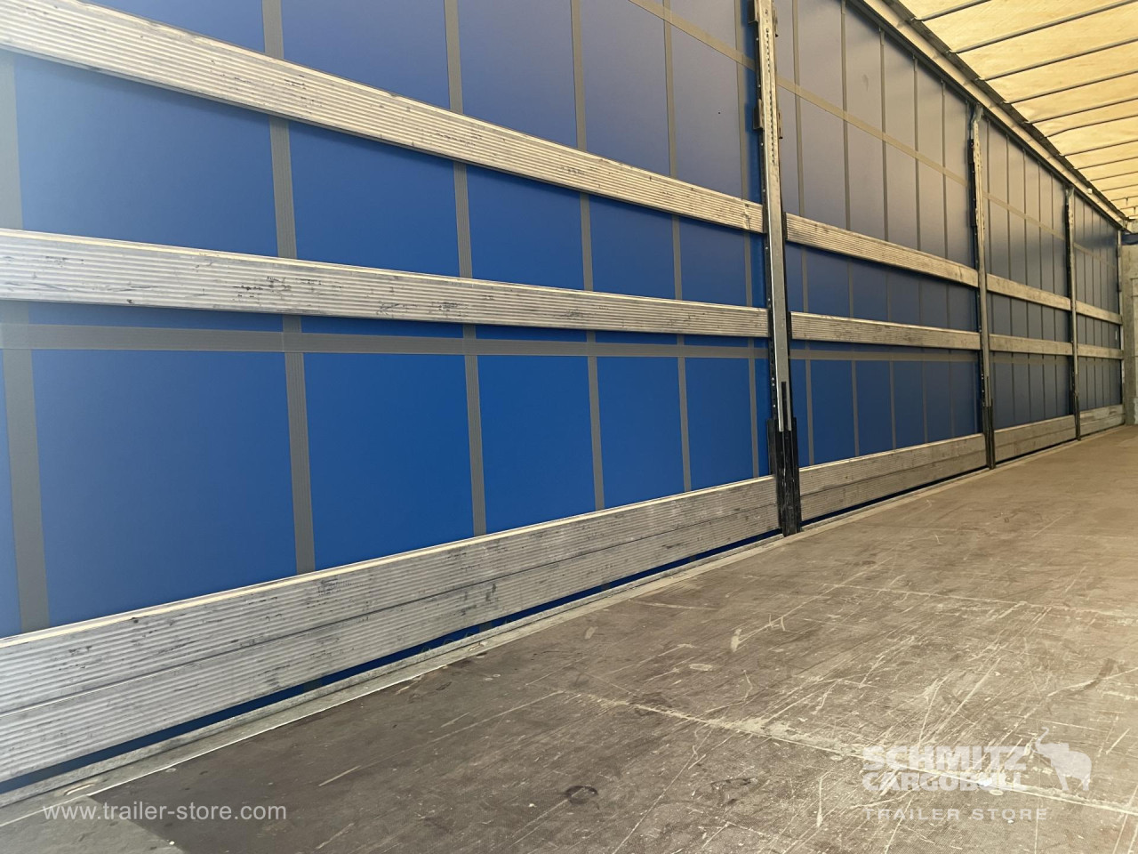 Schmitz Cargobull Curtainsider Standard Getränke 