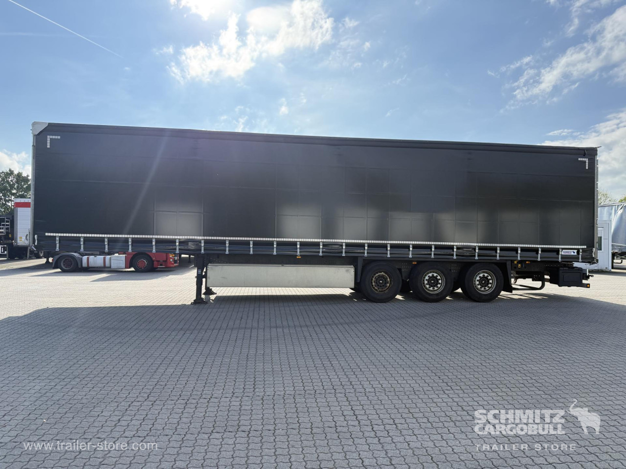 Schmitz Cargobull Curtainsider Standard Getränke 