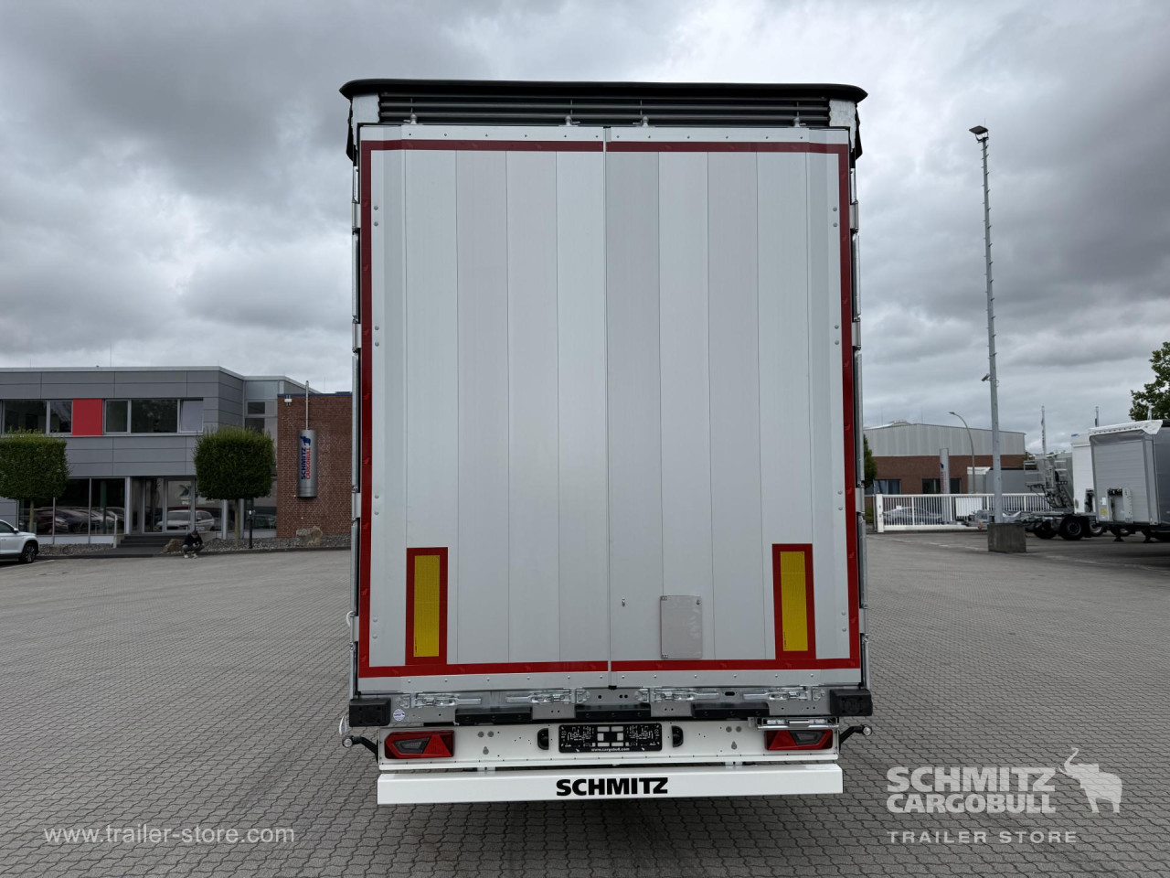 Schmitz Cargobull Curtainsider Mega Getränke 