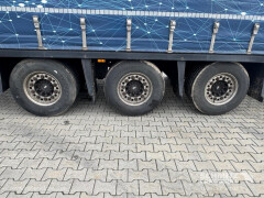 Schmitz Cargobull Curtainsider Mega 