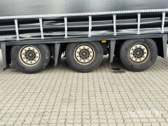 Schmitz Cargobull Curtainsider Mega Getränke 