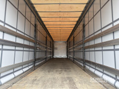 Schmitz Cargobull Curtainsider Mega Getränke 