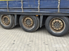 Schmitz Cargobull Curtainsider Mega 