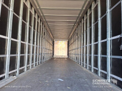 Schmitz Cargobull Curtainsider Mega Getränke 